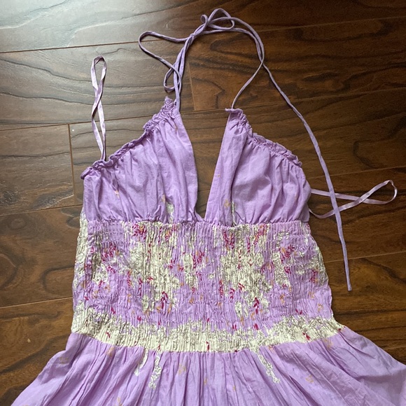 Sexy plunging neckline lilac coloured vacation dress in size M. - Picture 5 of 7